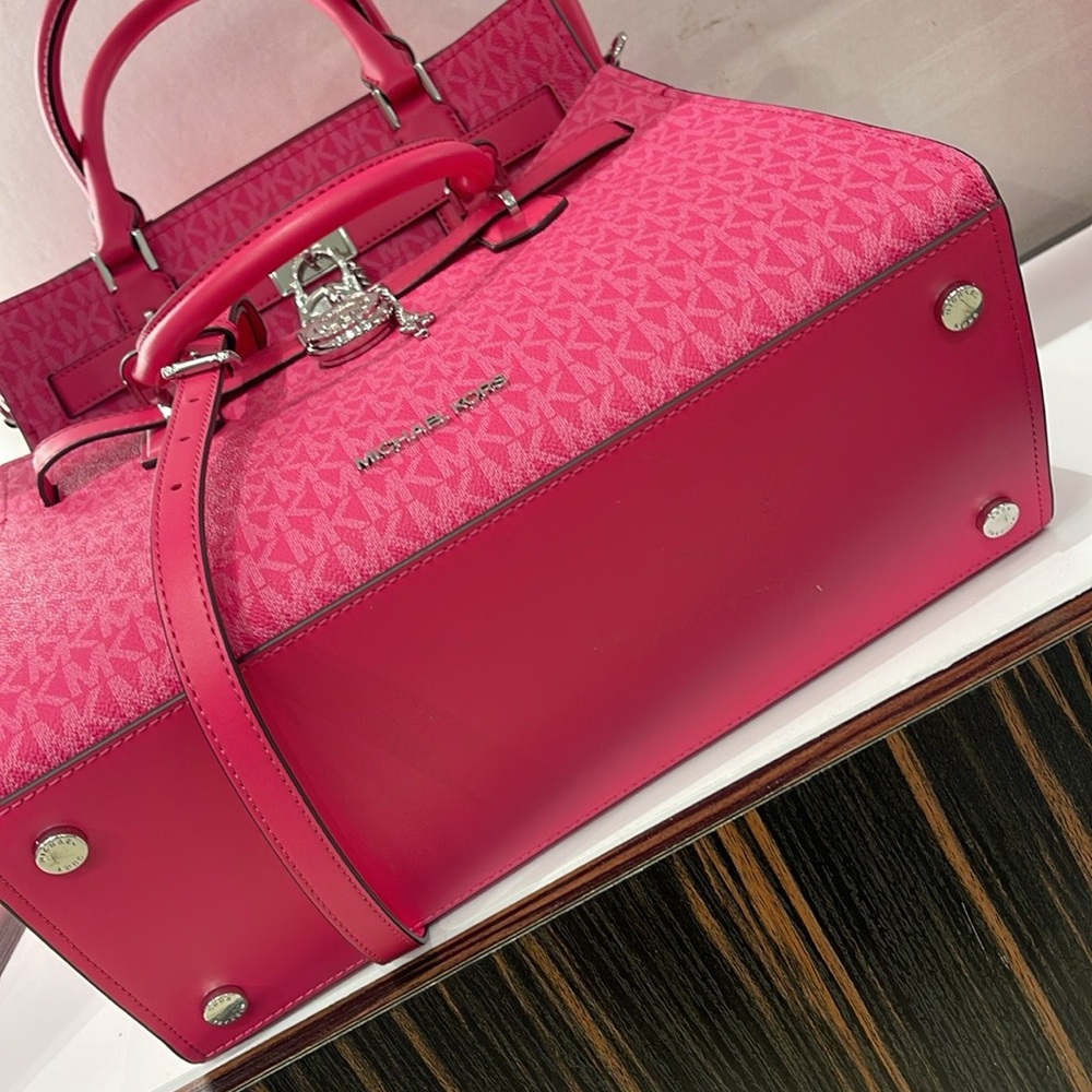 Michael Kors Hamilton Medium Signature Logo Satchel
Dragonfruit
NWT - Picture 11 of 16